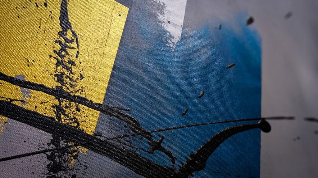 détails sur les textures d'une oeuvre abstraite contemporaine.